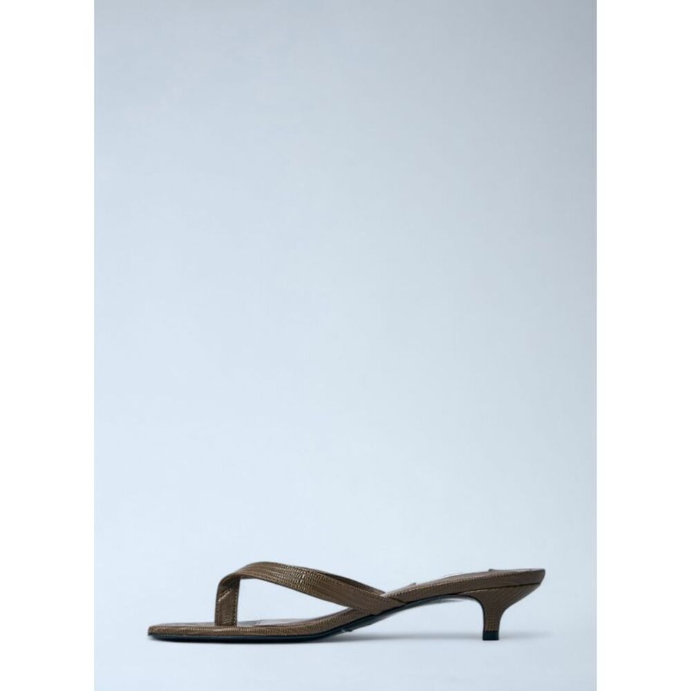 Toteme Women Lizard-Embossed Flip Flops - Picture 4 of 7